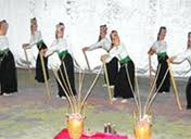 Rakyat etnis minoritas Kho Mu menyambut Hari Raya Tet